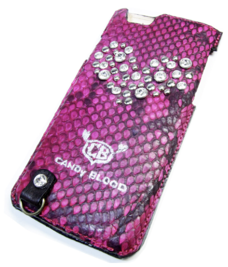 ピンクのヘビ革にハート型にスワロフスキーiPhoneケース